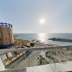 في برج داماك بإطلالة بحرية ساحرة جدة